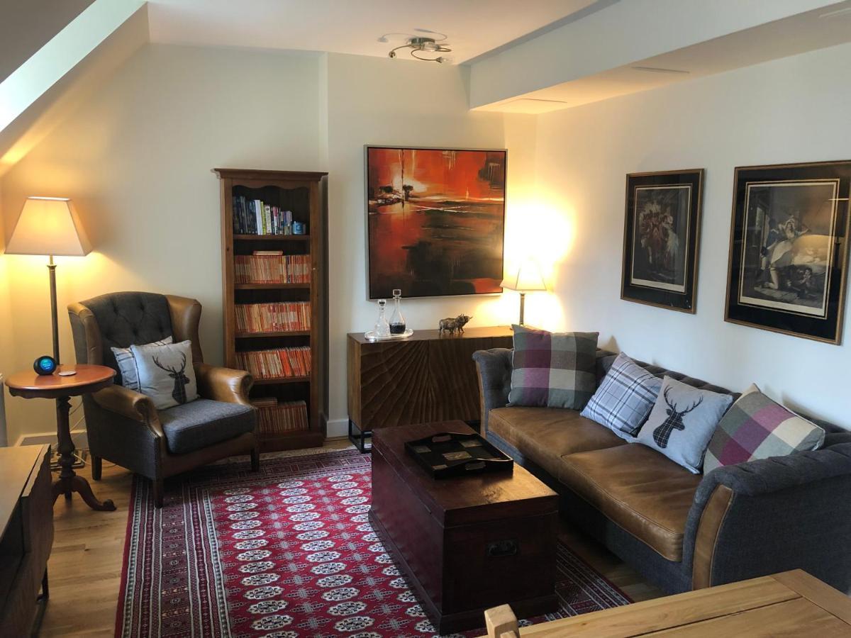 Loch Ness Moat House Apartments ฟอร์ตออกัสตัส ภายนอก รูปภาพ