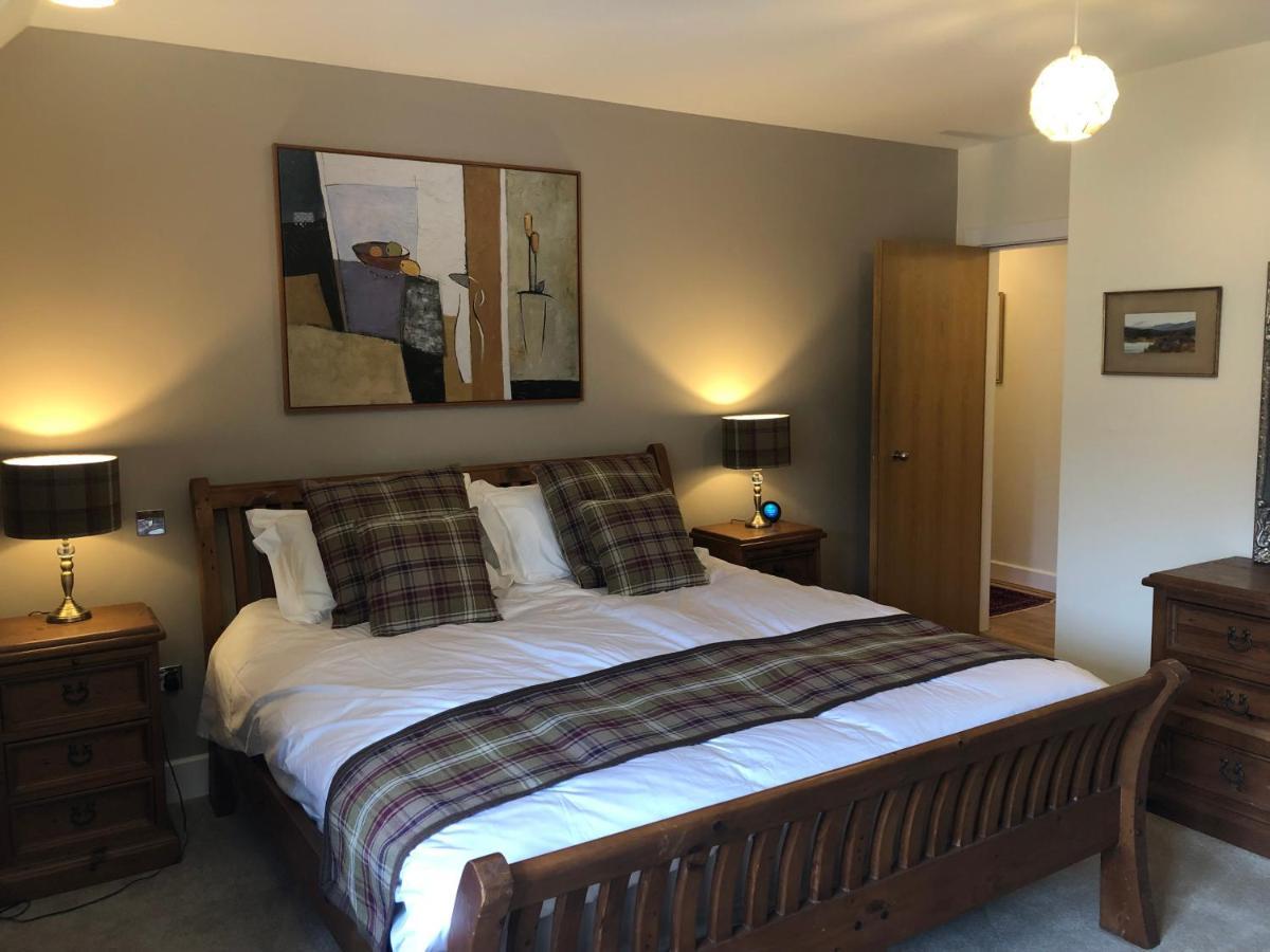 Loch Ness Moat House Apartments ฟอร์ตออกัสตัส ภายนอก รูปภาพ