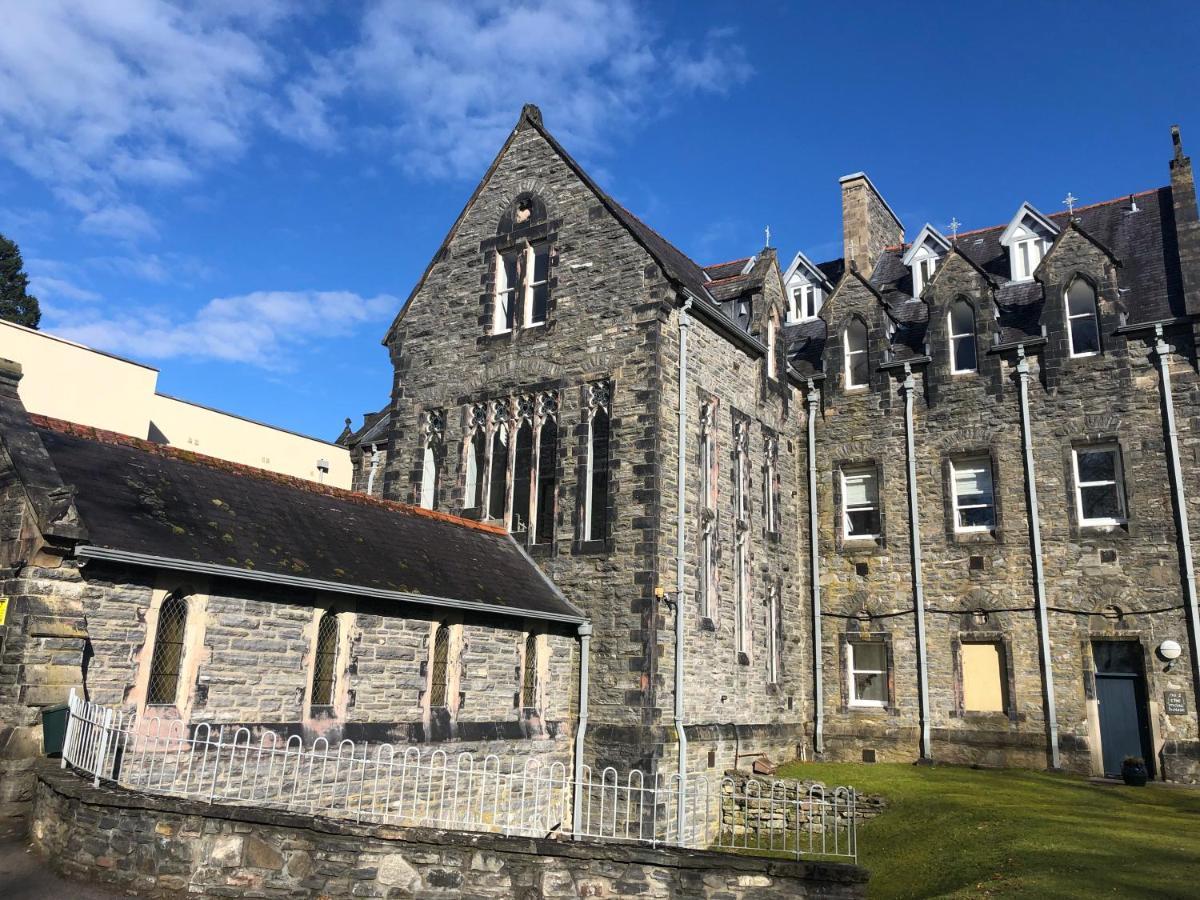 Loch Ness Moat House Apartments ฟอร์ตออกัสตัส ภายนอก รูปภาพ