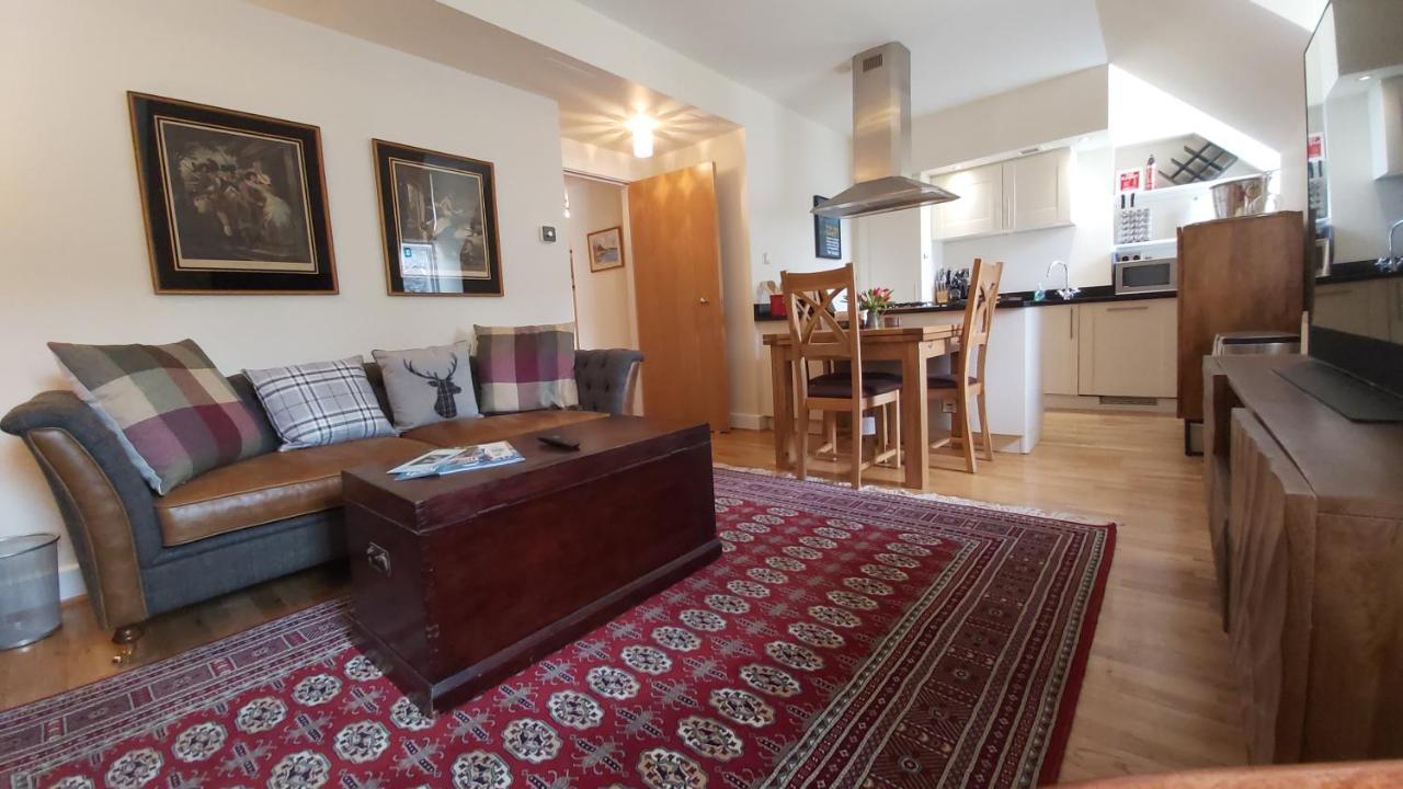 Loch Ness Moat House Apartments ฟอร์ตออกัสตัส ภายนอก รูปภาพ