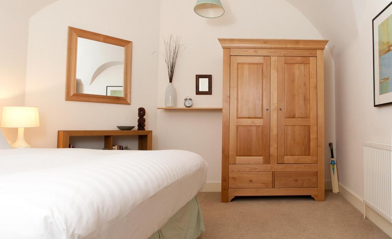 Loch Ness Moat House Apartments ฟอร์ตออกัสตัส ภายนอก รูปภาพ