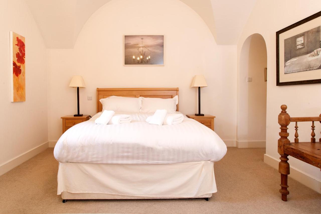 Loch Ness Moat House Apartments ฟอร์ตออกัสตัส ภายนอก รูปภาพ