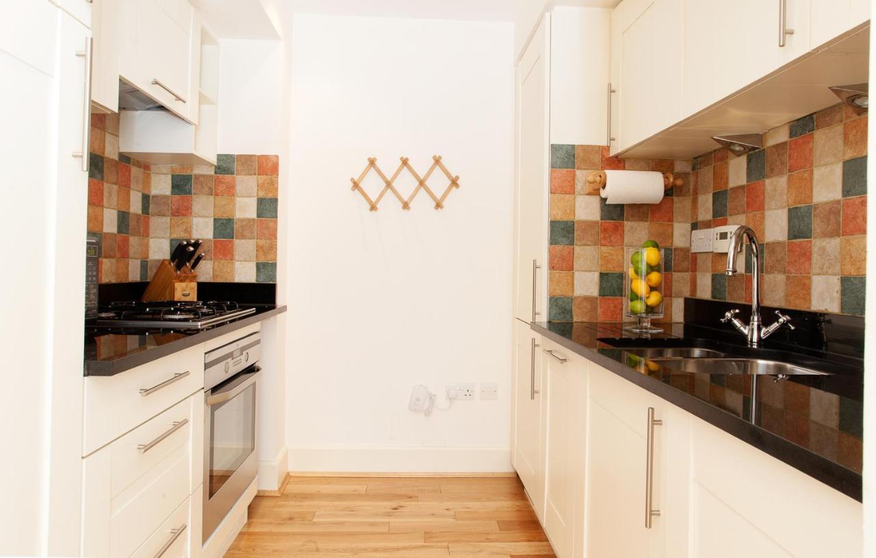 Loch Ness Moat House Apartments ฟอร์ตออกัสตัส ภายนอก รูปภาพ