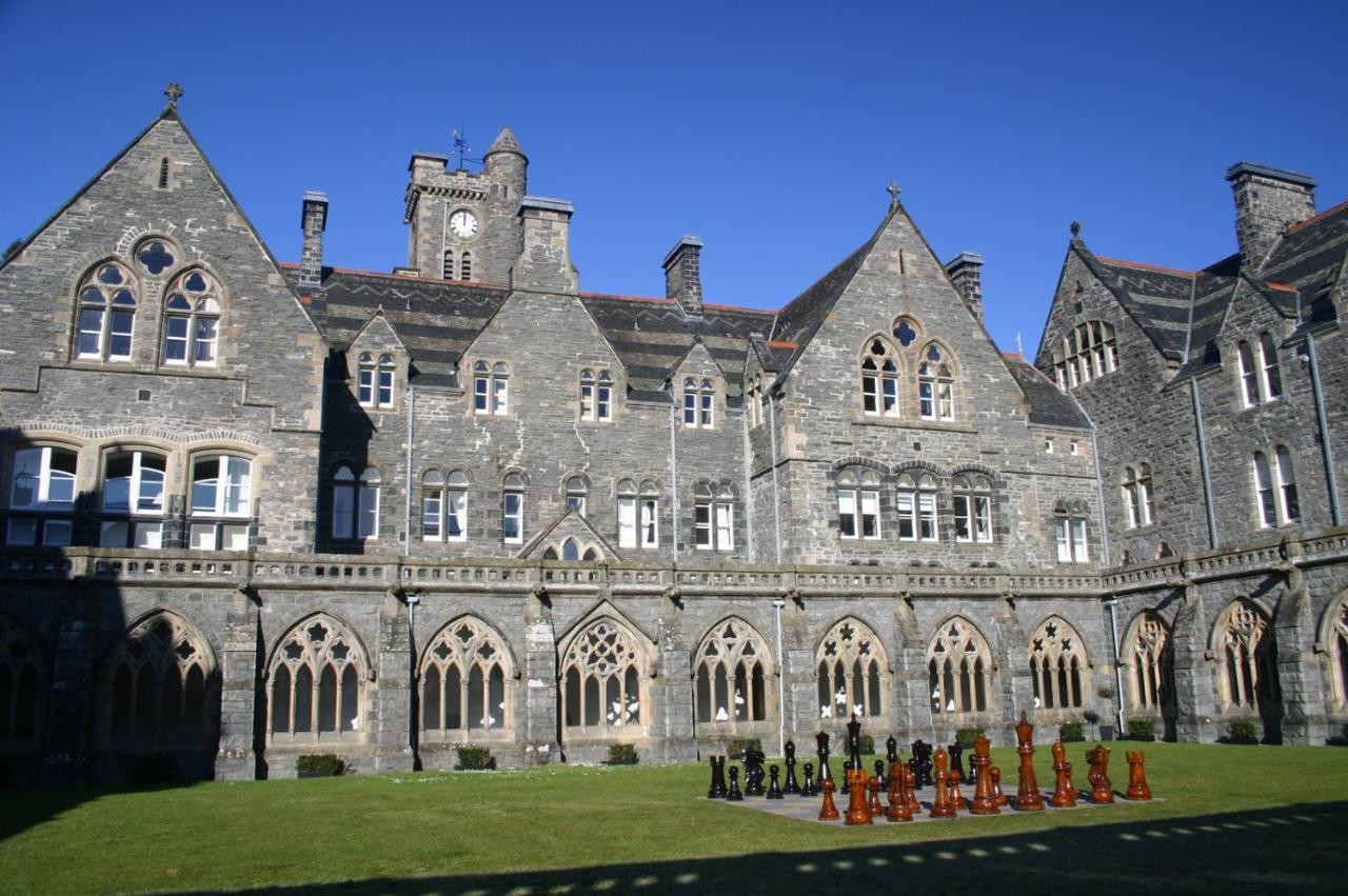 Loch Ness Moat House Apartments ฟอร์ตออกัสตัส ภายนอก รูปภาพ
