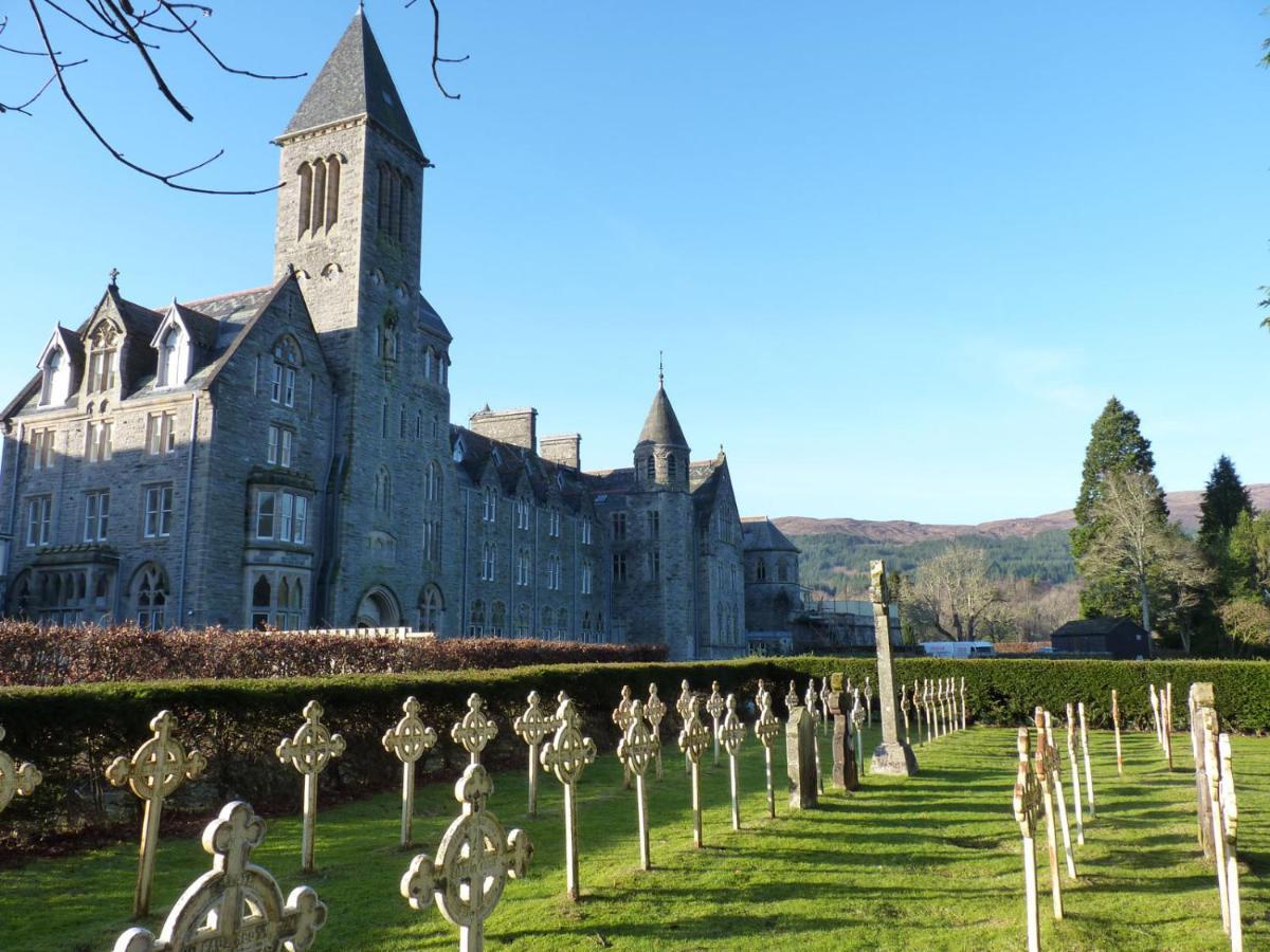 Loch Ness Moat House Apartments ฟอร์ตออกัสตัส ภายนอก รูปภาพ